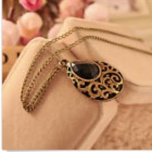 Teardrop necklace